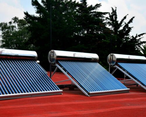 Calentadores solares de todas las capacidades para casas y negocios.