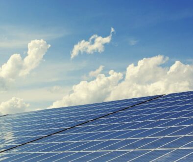 Cuál panel solar es mejor monocristalino o policristalino